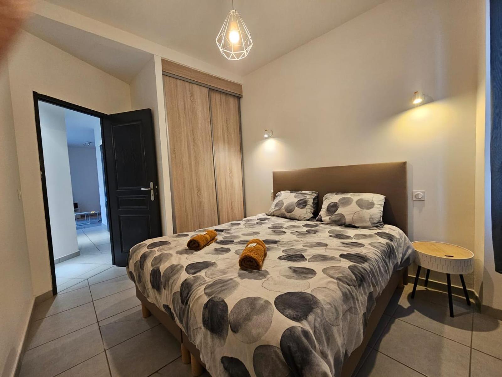 Le Contemporain-2 Chambres-Vue Eglise Saint Paul Nimes Ngoại thất bức ảnh