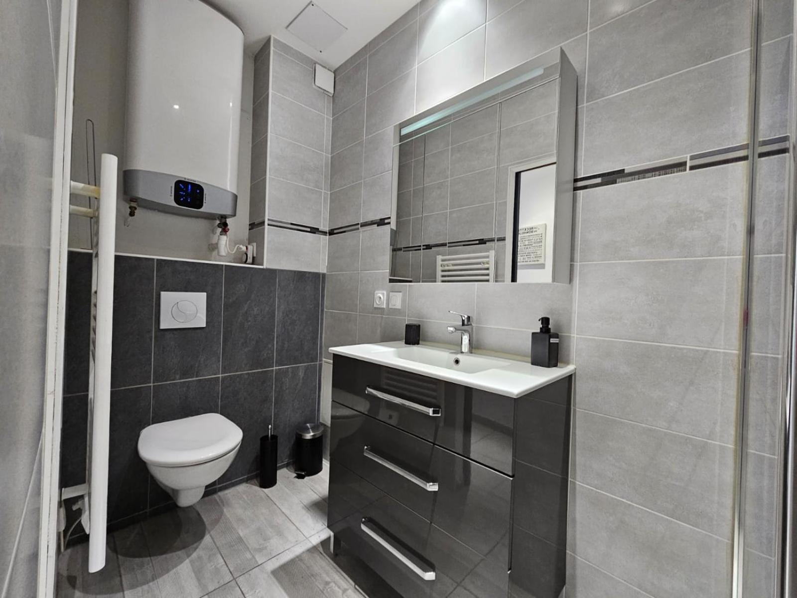 Le Contemporain-2 Chambres-Vue Eglise Saint Paul Nimes Ngoại thất bức ảnh