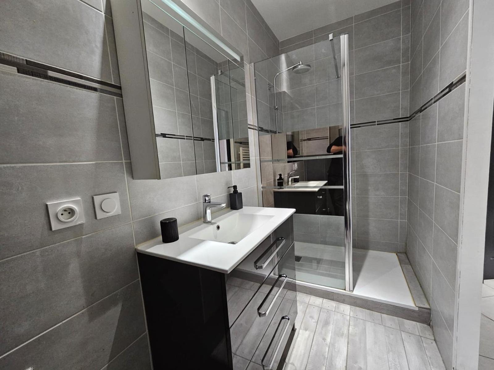 Le Contemporain-2 Chambres-Vue Eglise Saint Paul Nimes Ngoại thất bức ảnh